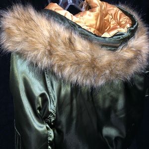 Gorgeous hooded puffer/bomber coat with faux fur
